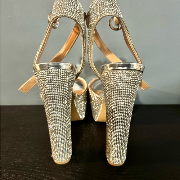 Brand new Steve Madden Platform sandals. - Picture 3 of 4